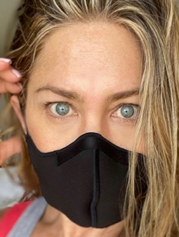 12 Latest Photos of Jennifer Aniston Without Makeup