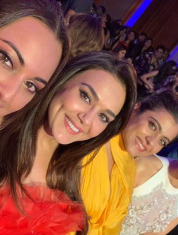 List of 30 Most Glamorous Bollywood Actresses Photos 2022