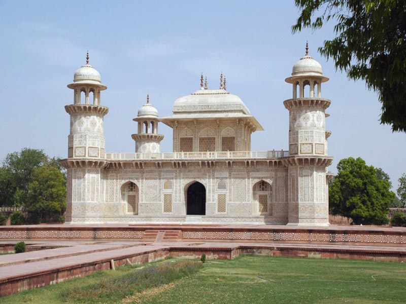 Top 15 Tourist Attractions in Agra