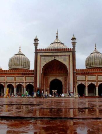 Top 9 Historic Mosques in India in 2022