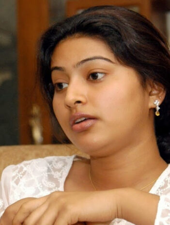 10 Best Photos of Sneha Without Makeup