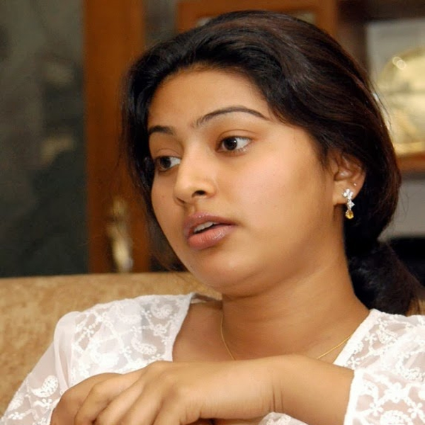 10 Best Photos of Sneha Without Makeup