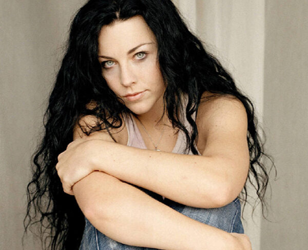 10 Photos of Amy Lee Without Makeup