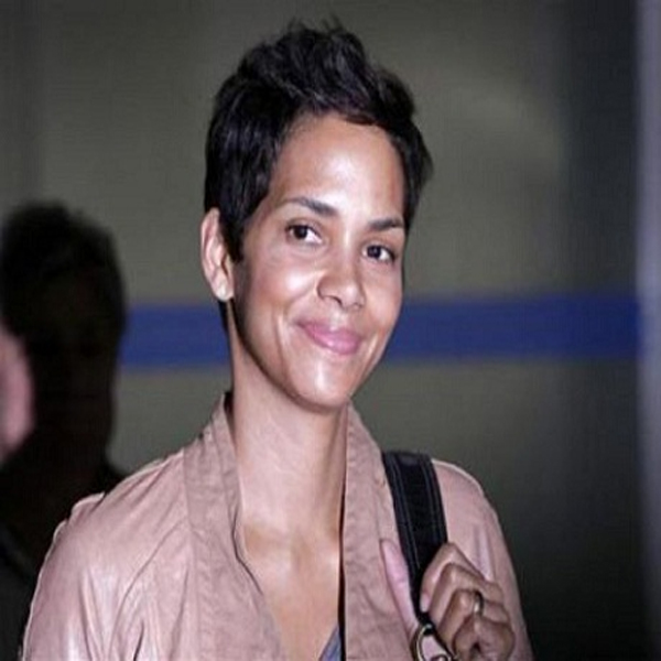 10 Pictures of Halle Berry Without Makeup