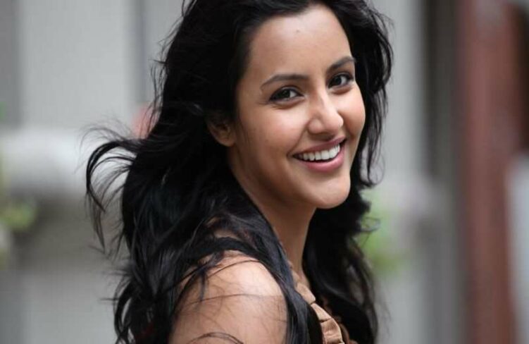 10 Unseen Photos of Priya Anand Without Makeup