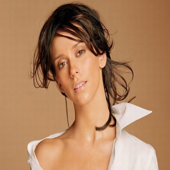 13 Recent Photos of Jennifer Love Hewitt Without Makeup