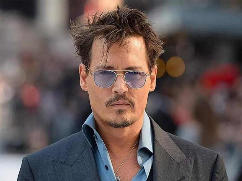 13 Sensational Photos of Johnny Depp Without Makeup