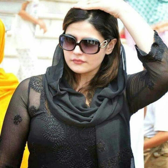 13 Stunning Photos of Zarin Khan Without Makeup