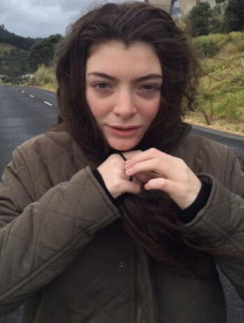 14 Stunning Photos of Lorde Without Makeup