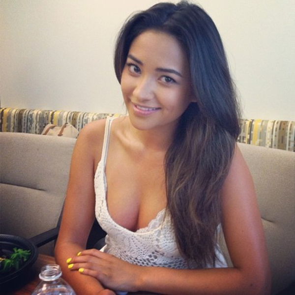 15 Recent Photos of Shay Mitchell Without Makeup