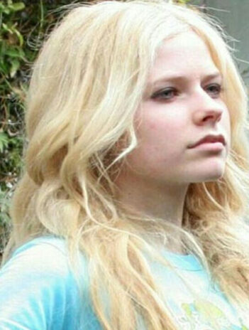 8 Avril Lavigne Photos Without Makeup