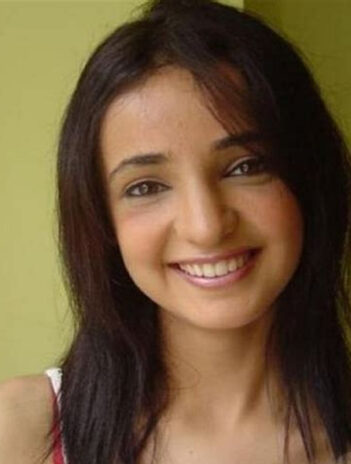 8 Pictures of Sanaya Irani Without Makeup