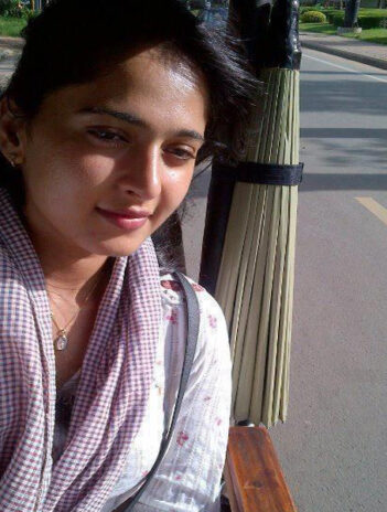 9 Best Anushka Shetty Photos Without Makeup