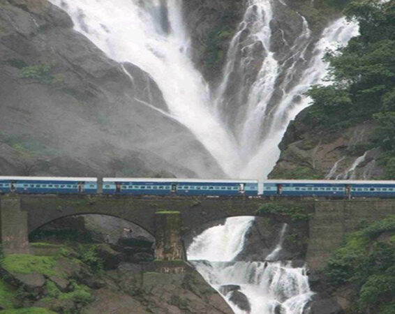 9 Best Indian Railway Tours