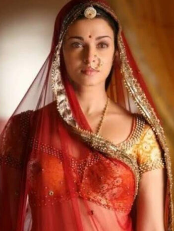 9 Photos of Aishwarya Rai Without Makeup