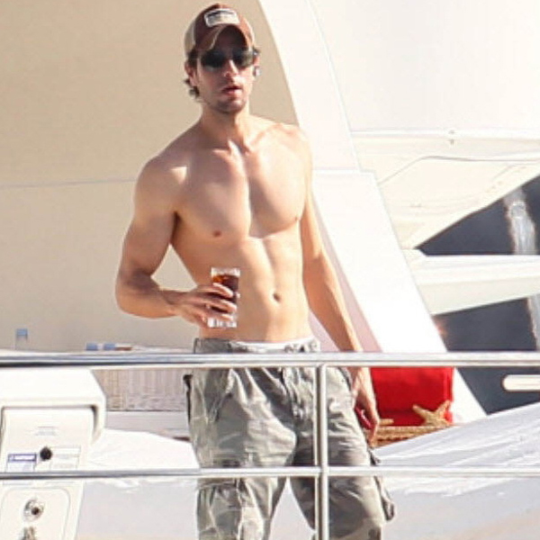 9 Pictures of Enrique Iglesias Without Makeup